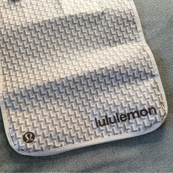 Lululemon Reusable Bag (Large) - Picture 3 of 5